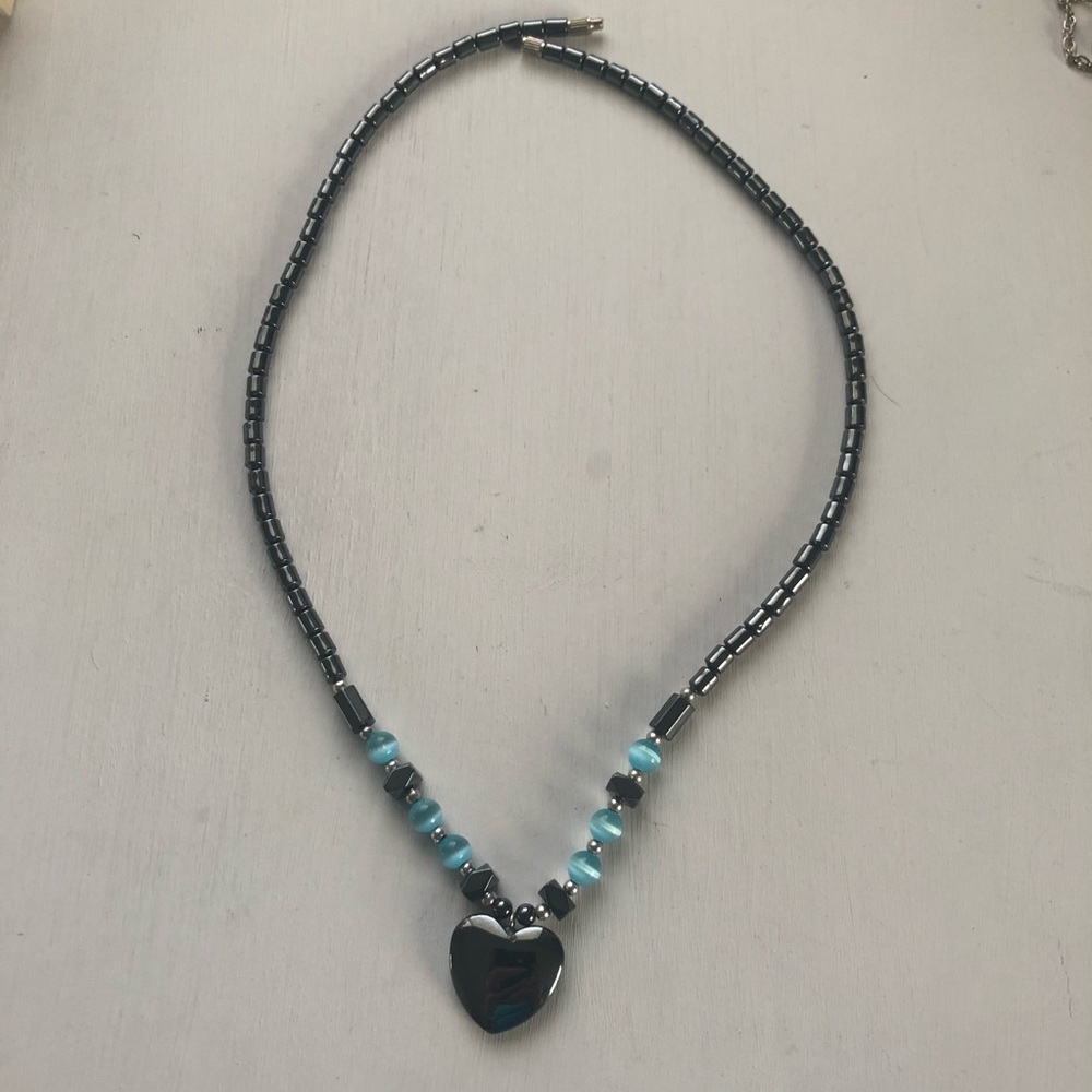 NWOT 🎉 Hematite & Aqua Heart Necklace